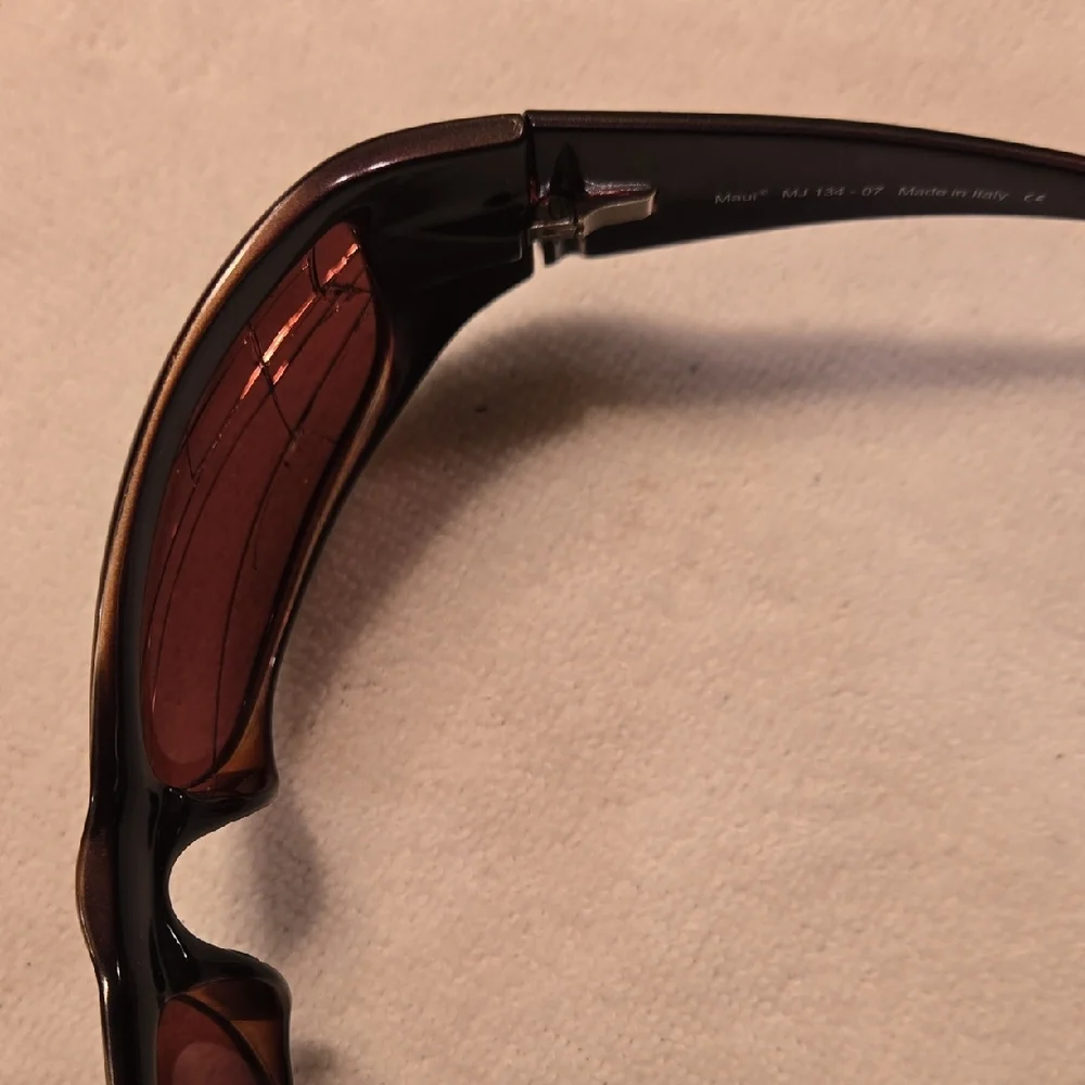 Maui Jim Hibiscus MJ 134-07 - FOR PARTS OR REPAIR - READ